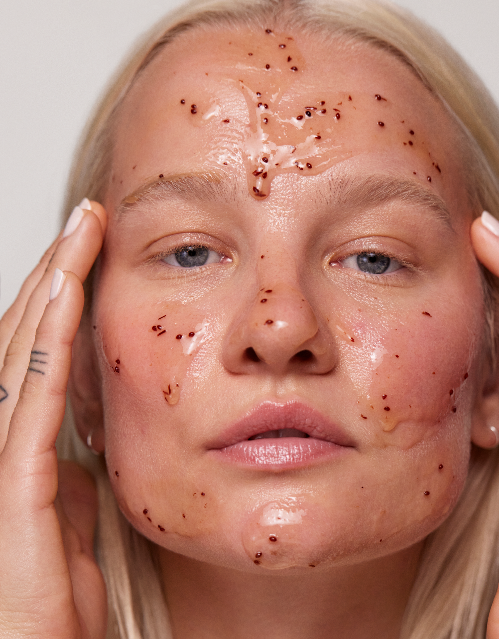 The Buzz Brightening Exfoliating Treatment with Glycolic, Lactic, and Salicylic Acids